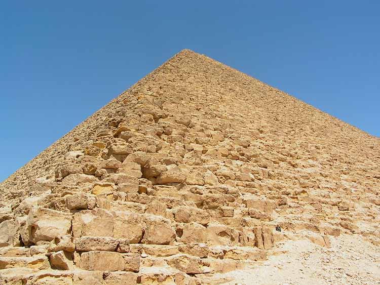 Пирамида снофру 220 104 11. Красная пирамида Дашур. Красная пирамида Снофру в Дашуре. Древний Египет красная пирамида Снофру в Дашуре. Розовая пирамида Снофру.